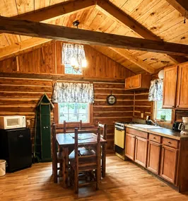 Evergreen Cottage, Twin Lakes Cabins - Image 2