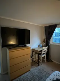 Adorable guest suite with lake view! - Image 5
