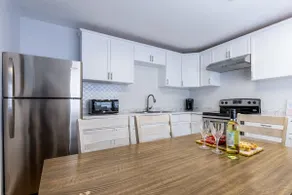 2 King Bedrooms • Free Parking • Near Beach - Image 4