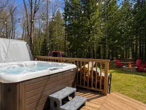 BearVaria AC, Hot Tub, Fire Pit Grill, FrisbeeGolf - Image 2