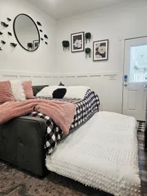 Cozy Studio-Washer/Dryer, Heated Floors & Firepit - Image 3