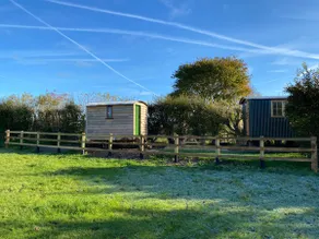 Luxury shepherds hut accommodation near Stonehenge - Image 2