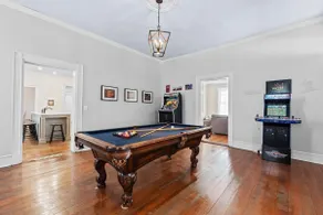BRBN FUN-ZONE! Locally Owned! Historic! Spacious! - Image 2