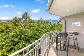 Andari Apartment 2, Sunshine Beach, Beachfront Street and just steps to Surf-club - Image 3