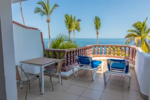 Sunset Studio w/ Extended Balcony & Beach - Image 3