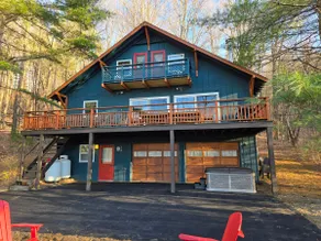 Lake side Chalet Brant Lake w/ outdoor Hot Tub  - Image 2