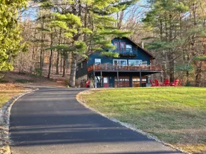 Lake side Chalet Brant Lake w/ outdoor Hot Tub  - Image 4