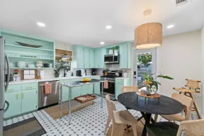 Comfortable Downtown Pensacola Stay • Pet Friendly Yard • Fire Pit • Game Room - Image 2