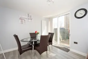 Blueville House, Bluewater, 4 Bedroom Houses, Greenhithe, Dartford, Kent-Hosted by Castile Accommodations Ltd - Image 5