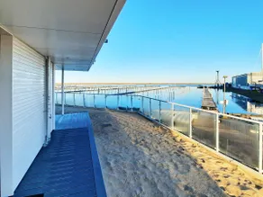 Luxury apartment in prime waterfront location - Image 4