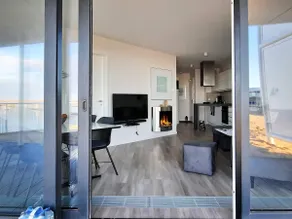Luxury apartment in prime waterfront location - Image 2