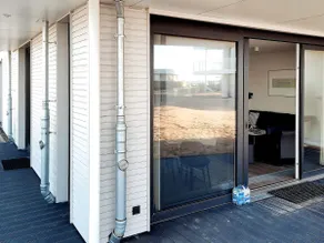 Luxury apartment in prime waterfront location - Image 3