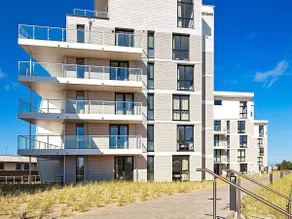 Modern apartment with a lake view - Image 4