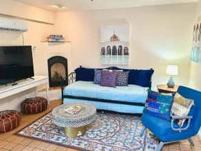 Oasis: 1 Br w/ (shared) Yard in Nice Neighborhood - Image 2