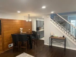 Cheerful 3-bedroom townhome in west rogers park!! - Image 4