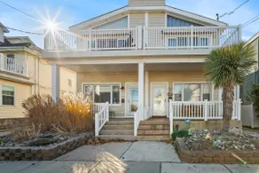 1 BLOCK TO BEACH & DINING, beautifully updated, park 3 cars! - Image 5