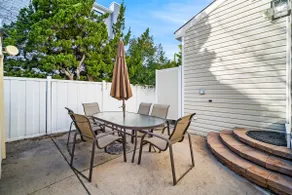 1 BLOCK TO BEACH & DINING, beautifully updated, park 3 cars! - Image 3