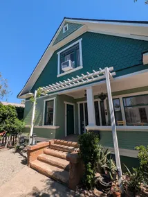 Sunny upstairs Unit w/ parking in 1920s Victorian - Image 2
