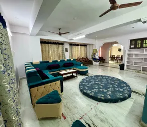 Spacious 4-Bedroom Apt Ideal for Small Gatherings - Image 2