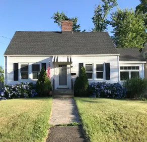 Cozy coastal retreat near beaches & Yale - Image 2