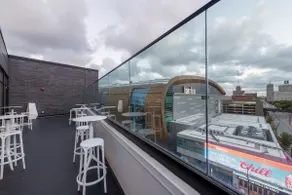Modern Luxury 1BR Apt with Rooftop, Gym, and Parking - Image 3