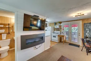 Lakeside Reeds Spring Home w/ Deck & Pool Access! - Image 5