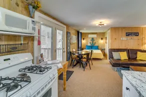 Lakeside Reeds Spring Home w/ Deck & Pool Access! - Image 4