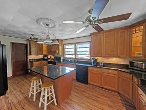 Pet Friendly 4 Bedroom River Overlook on 7 Acres - Image 5