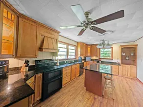 Pet Friendly 4 Bedroom River Overlook on 7 Acres - Image 4