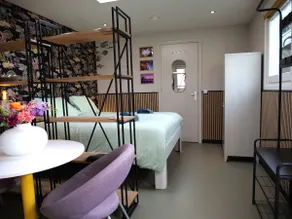 Cozy guesthouse, private garden and free parking - Image 4