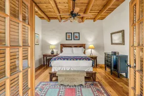 Natural Light, Gorgeous Patio, Perfect Location - Image 2