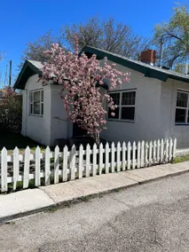 DT Elegant 1 Bed w/fireplace Craftsman Duplex - Image 3