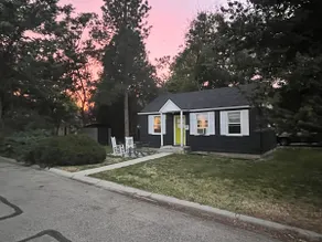 Cheerful Cottage Pet Friendly Close to Downtown - Image 3