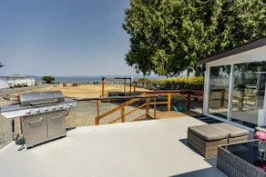Cozy 4BR Oceanfront Home w/ Hot Tub & Beach access - Image 5