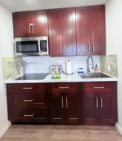 Deluxe Studio Apartment, 1pm Check-in, Kitchen - Image 4
