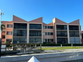 One-bedroom condo - overlooking the harbor! - Image 4