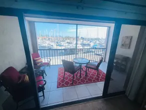 One bedroom condo - overlooking harbor! - Image 2