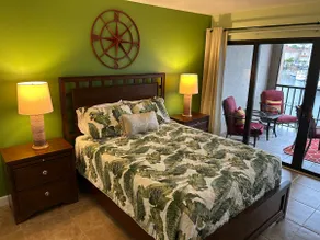 One-bedroom condo - overlooking the harbor! - Image 2