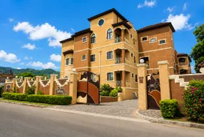 Guest Fave 1BR | Pool, Views & Prime Kingston - Image 2