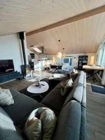 Well-equipped modern cottage - Image 4