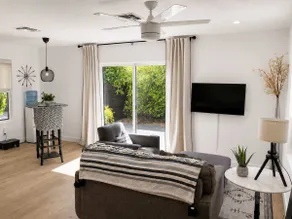 Lux 1-Bed Casita w/Patio, Laundry+FREE Gtd Parking - Image 3