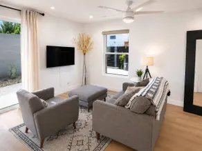 Lux 1-Bed Casita w/Patio, Laundry+FREE Gtd Parking - Image 2