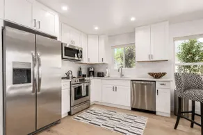 Lux 1-Bed Casita w/Patio, Laundry+FREE Gtd Parking - Image 4
