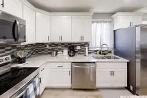 -Cheerful 3 bed home. Inside completely renovated! - Image 5