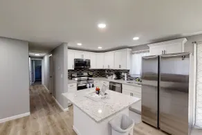 -Cheerful 3 bed home. Inside completely renovated! - Image 3