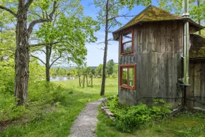 Gorgeous Hilltop Paradise with epic views and swimming pond - Image 2