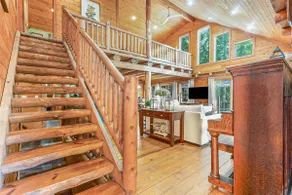 Hideaway Cabin: Private Indoor Pool, Stunning Log Cabin Near Wineries & Orchards - Image 4