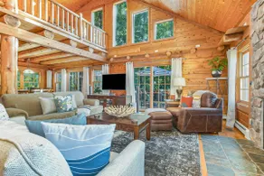 Hideaway Cabin: Private Indoor Pool, Stunning Log Cabin Near Wineries & Orchards - Image 5