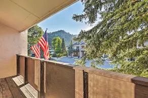 Red River Townhome with Balcony & Mtn Views! - Image 5