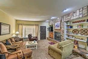 Red River Townhome with Balcony & Mtn Views! - Image 3